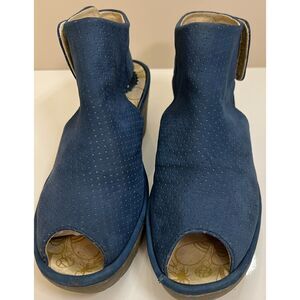 Fly London Yuzu wedge sandal. Size 39(W)